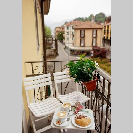 La Finestra Sul Lago, Appartamento In Pieno Centro Laveno Exteriör bild