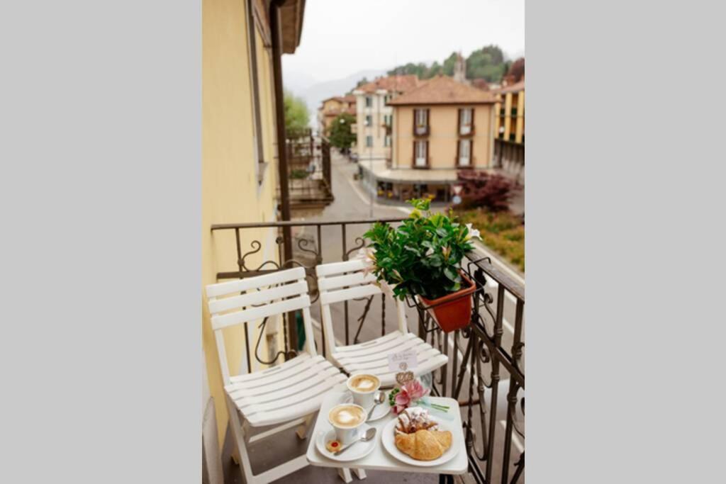 La Finestra Sul Lago, Appartamento In Pieno Centro Laveno Exteriör bild