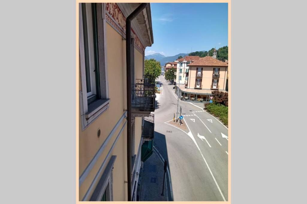 La Finestra Sul Lago, Appartamento In Pieno Centro Laveno Exteriör bild